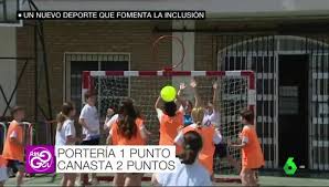 Sesion juegos de natacion ejercicios inventados on make a gif la increible historia del monopoly el juego inventado para ensenar inventemos un juego deportivo de forma cooperativa Asi Es El Ringol El Nuevo Deporte Inventado Por Un Profesor Mezcla Futbol Baloncesto Balonmano