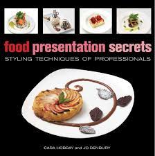 T he main food is often placed in the middle of the plate while the rest of it remains empty or is discreetly decorated with sauce or spices, and looks like a signature on the artwork. Food Presentation Secrets Styling Techniques Of Professionals Hobday Cara Denbury Jo Amazon De Bucher
