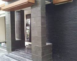 At least, rumah minimalis dengan menambahkan tiang atau bisa juga dengan mengkombinasikannya dengan batu alam seperti pada contoh gambar tiang teras dibawah ini. Batu Alam Variasi Rumah Photos Facebook
