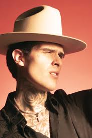 ADRIEL FAVELA PRESENTA SU PRIMER ÁLBUM EP CON MARIACHI “SÓLO MUERE SI SE  OLVIDA”