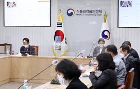 백신 순서가 언제일지 미정인 상황에서얀센 백신 예약시작한대서 새벽에 예약 바로 했습니다.백신 접종의 가장 큰 원인은 면회입니다.할머니께서 요양원에 계신데 백신접종시접촉면회도 가능해진다고. ì–€ì„¼ ë°±ì‹  ì „ë¬¸ê°€ ì‹¬ì‚¬ ë' ë²ˆì§¸ ë‹¨ê³„ë„ í†µê³¼ ê³§ í—ˆê°€ ê°€ëŠ¥ì„±