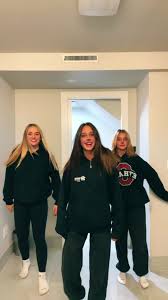 @vivian🤍 @ZOE🐆🍒🍸