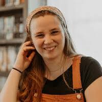 Abigail Strom's Instagram, Twitter & Facebook