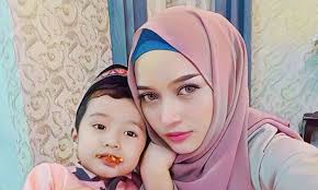 Mereka bertunang dua bulan sebelum itu, pada 23 mac 2017. Hafiz Hamidun Dakwa Isteri Acah Acah Suci