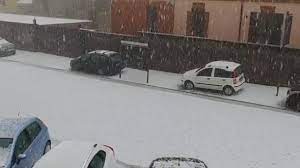 Temporali e forte vento in provincia di milano, crolla albero, sfiorata tragedia. Maltempo Forte Grandinata A Pavia Evacuata Una Scuola