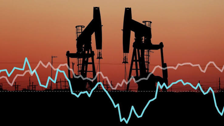Oil Traders Weigh Supply Risks Against Global Demand Signals