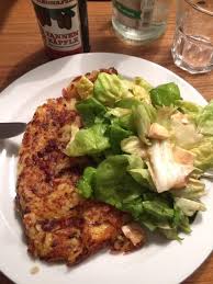 Echte Berner Rosti Mit Salat Leckerer Genuss Aus Der Schweiz Rezept Rezept Berner Rosti Rezepte Lebensmittel Essen
