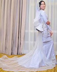 Siapa sangka, dalam sebuah majlis makan malam tahunan 'cahaya cinta' yang dihadiri oleh dato' siti nurhaliza dan suaminya, datuk k di johor bahru. 9 Anak Tiri Dato Siti Nurhaliza Selamat Diijabkabul Rotikaya Gaun Perkawinan Gaun Malam Baju Pengantin