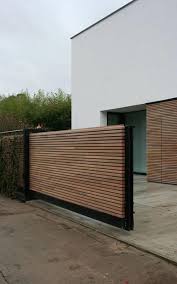 Biar ga penasaran lagi mau pasang model yang. 10 Gambar Pintu Pagar Kayu Memberikan Sentuhan Natural Untuk Rumah Minimalis Rumah123 Com