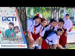 Namun ia tetap menjadikan peran tersebut sebagai tantangan yang semakin menguatkan bakat seni perannya. Cahaya Hati Wah Yusuf Kayanya Mau Dapet Kejutan Nih 1 September 2017 Youtube