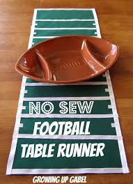 No Sew Football Field Table Runner Growing Up Gabel Super Bowl Crafts Superbowl Party Superbowl Party Decorations