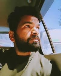 Arun Shinde's Instagram, Twitter & Facebook