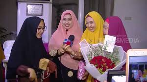 Tinwarotul fatonah jum'at, 04 juni 2021 | 12:41 wib. Oki Setiana Dewi Dan Ria Ricis Berikan Kado Untuk Sang Bunda Youtube