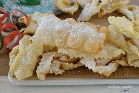 Queste prelibatezze sono preparate senza glutine e senza lattosio, adatte quindi a chi soffre di celiachia oppure di intolleranza al lattosio. Le Chiacchiere Con Impasto Antico Sono Dei Dolci Di Carnevale Friabilissimi Che Si Sciolgono In Bocca E Che Sono Infallibili Dolci Ricette Dolci Di Carnevale