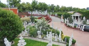 Finde aktuelle garten angebote aus leipzig und umgebung, sowie viele weitere geschäfte, in denen du garten kaufen kannst. Beton Art Design Onlineshop Fur Gartenfiguren Springbrunnen Gartenbrunnen Sockel Saulen Torpfeiler Skulpturen Steinfiguren Statuen Buddhas Pflanzschalen Amphoren Park Gartendekoration Aus Steinguss