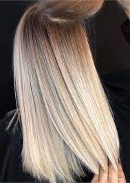 That Blonde Hair Balayage Looks Gorgeous On That Straight Hair Blondehairstyles Hair Styles Balayage Hair Balayage Hair Blonde