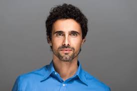 Tatilde gülümseyen adam — Stok Foto © minervastock #81628648