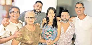 Empleado de un banco, jugador y técnico a la vez, conocido por todos los vecinos y con un sueño: Rapa Do Tacho Da Casa Santana E Tambem O Mais Jovem Do Pelotao De Frente Do Brasileirao Esportes Home