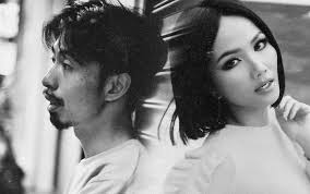 Đón tết cùng vtv 2021 với chủ đề đi theo bóng mặt trời lấy bài hát cùng tên của đen vâu làm chủ đề cho chương trình với mong muốn mang tới những. Ä'en Vau Há»™i Ngá»™ H Hen Nie TrÆ°á»›c Thá»m Liveshow Ä'áº§u Tay Liá»‡u Sáº½ Co Má»™t San Kháº¥u Káº¿t Há»£p Ä'áº·c Biá»‡t