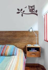 Installer Une Table De Nuit Suspendue Pres De Son Lit Les Avantages Archzine Fr Table De Nuit Suspendu Table De Nuit Table De Chevet Suspendue