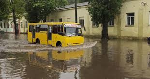 Затопило підземні паркінги кількох житлових комплексів. Odessu Zatopilo Svideteli Publikuyut V Seti Video Plavayushih Mashin Ukraina Tsn Ua