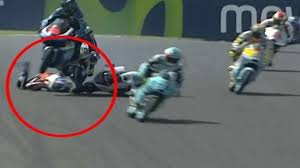 Otro de los involucrados en el accidente de moto3, sasaki, acaba de abandonar el centro médico. Drammatico Incidente In Moto3 Paura Per Bastianini Corriere Tv