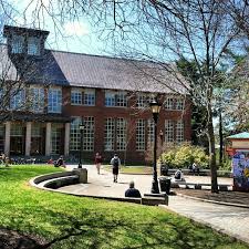 Murkland Courtyard Just Outside Dimond Library At Unh University Of New Hampshire School Campus New Hampshire
