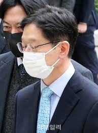 피카소관람갔다는 기사마다 일일이 달고 있네. í¬í†  ë'ëˆˆ ê°ì€ ê¹€ê²½ìˆ˜ ì§€ì‚¬
