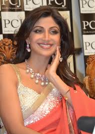 The outfit was designed by duo sukriti & aakriti. Shilpa Shetty Pearls And Diamond Jewelry Jewellery Designs