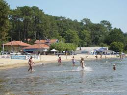 Le lac de cazaux s'est formé par l'accumulation des eaux venant d'une source profonde du massif pour s'initier au dériveur, catamaran et à la planche à voile, plage de cazaux +33 5 56 22 91 00. Les Plages Du Lac De Cazaux