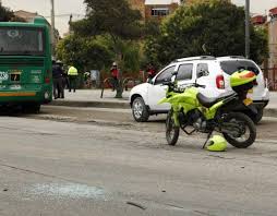 Al parecer pretendía atracar a un personal de un local de apuestas y el vigilante reaccionó. Un Policia Murio Y Otro Resulto Herido En Medio De Una Balacera En Bogota
