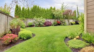 Salah satu contoh desain taman belakang rumah mewah adalah seperti pada gambar di atas. 45 Desain Halaman Rumah Minimalis Asri Dan Luas