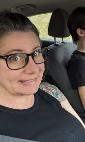 Introduction of Kellie, a 38-year-old educator from South Carolina