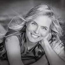 Mary Bonneau's Instagram, Twitter & Facebook