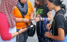 Perlu diketahui bahwa rentang usia. Jangan Terkejut Covid 19 Boleh Melekat Pada Telefon Pintar Tolong Sanitize Free Malaysia Today Fmt