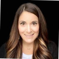 Lisa Annis's Instagram, Twitter & Facebook