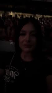 Isha Navarro (@ishanvrro)