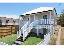 37 Norman Street East Brisbane Mid 700k Buyers Domain Com Au Cottage Renovation Queenslander House Facade House