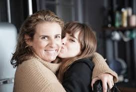 Lol (laughing out loud) ®. Lisa Azuelos Et Thais Alessandrin Mon Bebe Raconte Une Histoire Universelle Bom Dia Bresil