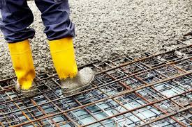 Puis il va prendre des fers à bétons simples de 12 mm et les recourber au bout de la même façon! Comment Faire Le Ferraillage D Une Dalle En Beton Beton Expert