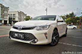 Information model 2016 registration 2017 features sunroof alloy wheels fog lights automatic mirrors leather seats bluetooth parking sensors usb camera. Test Drive Review Toyota Camry 2 5 Hybrid Autofreaks Com