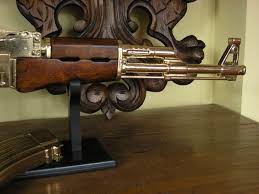 The gun was famed to never jam and work under any conditions. Gold Ak 47 Kalashnikov Rifle 1086 L Www Wunder Shop Eu
