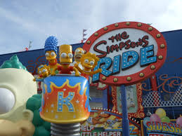 Es una atracción que los visitantes no se pueden perder y uno de los lugares favoritos de los residentes para los fines de semana. The Simpsons Ride Wikipedia