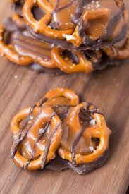 50 Christmas Treats Featuring Candiquik Recipes Food How Sweet Eats
