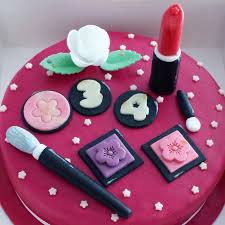 Gateau Maquillage Genoise Et Ganache Chocolat Deco Pate D Amande Et Pate A Sucre Gateau Cake Patedamande P Gateau Maquillage Idee Gateau Pate D Amande