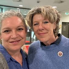 Årets første dimittendfotos er i hus. De kommer fra uddannelsen i Vejle,  hvor kredsforkvinde Helle Kruse Hansen og næstforkvinde Anja Skovgaard  havde fornøjelsen af at ønske stort tillykke samt uddele diplomer og