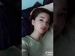 Awek Melayu Free Hair Lawa Cun Cantik Baring Atas Katil Sambil Nyanyi Lagu Hindustan Youtube