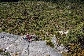 Au fil de la route qui serpente au coeur de ces 2 canyons, vous traverserez ou ferez un arrêt pour admirer quelques villages pittoresques. Escalade Dans Les Gorges De La Jonte Passion Alpes