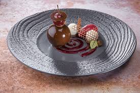 Une Association Que J Affectionne Beaucoup Le Chocolat Et La Griotte Luc Olivier Ensp Formation Alainducasse Fine Dining Desserts Desserts Plated Desserts