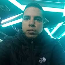 Se cumplen 25 años desde que Travis Barker, Mark Hoppus y Tom DeLonge de  blink-182 hicieron un cameo en la película "American Pie".  instagram.com/punkeando